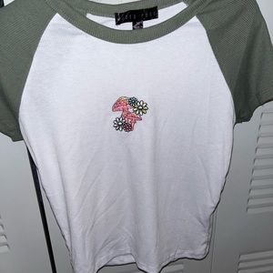 Cute cropped mushroom top. Size M. Never worn.